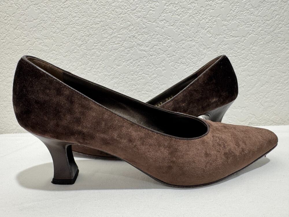 Vtg Salvatore Ferragamo Womens Brown Velvet Heels Shoes Sz 7B Flaminia
